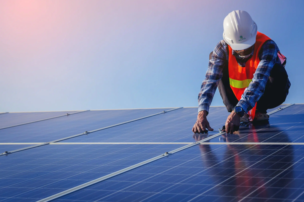 Solar panels maintenance services